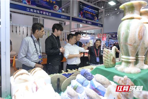 组图 珠光宝气 各类精品宝玉石令人目不暇接