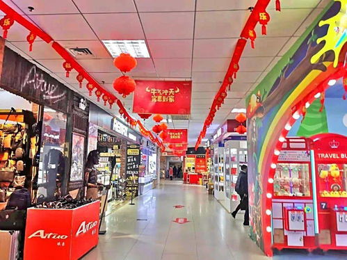 铜陵街头焕新彩，名流超市引领红色风尚